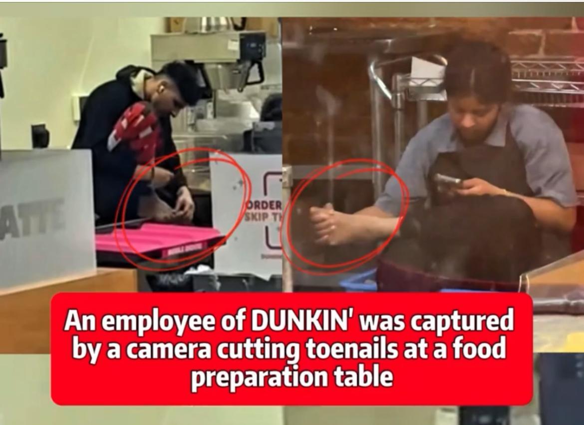 印度人真的很爱抠脚，一名三姐在披萨店餐吧旁边边抠脚边玩手机，两名顾客看到后不敢点