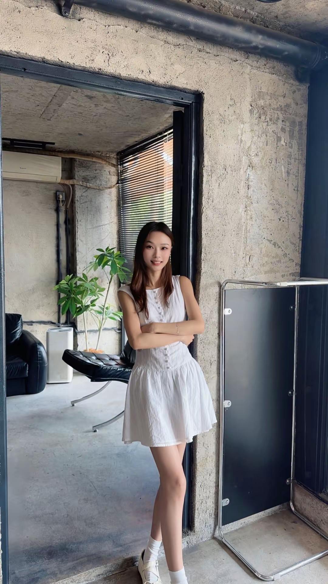 出来晒太阳甜系女孩