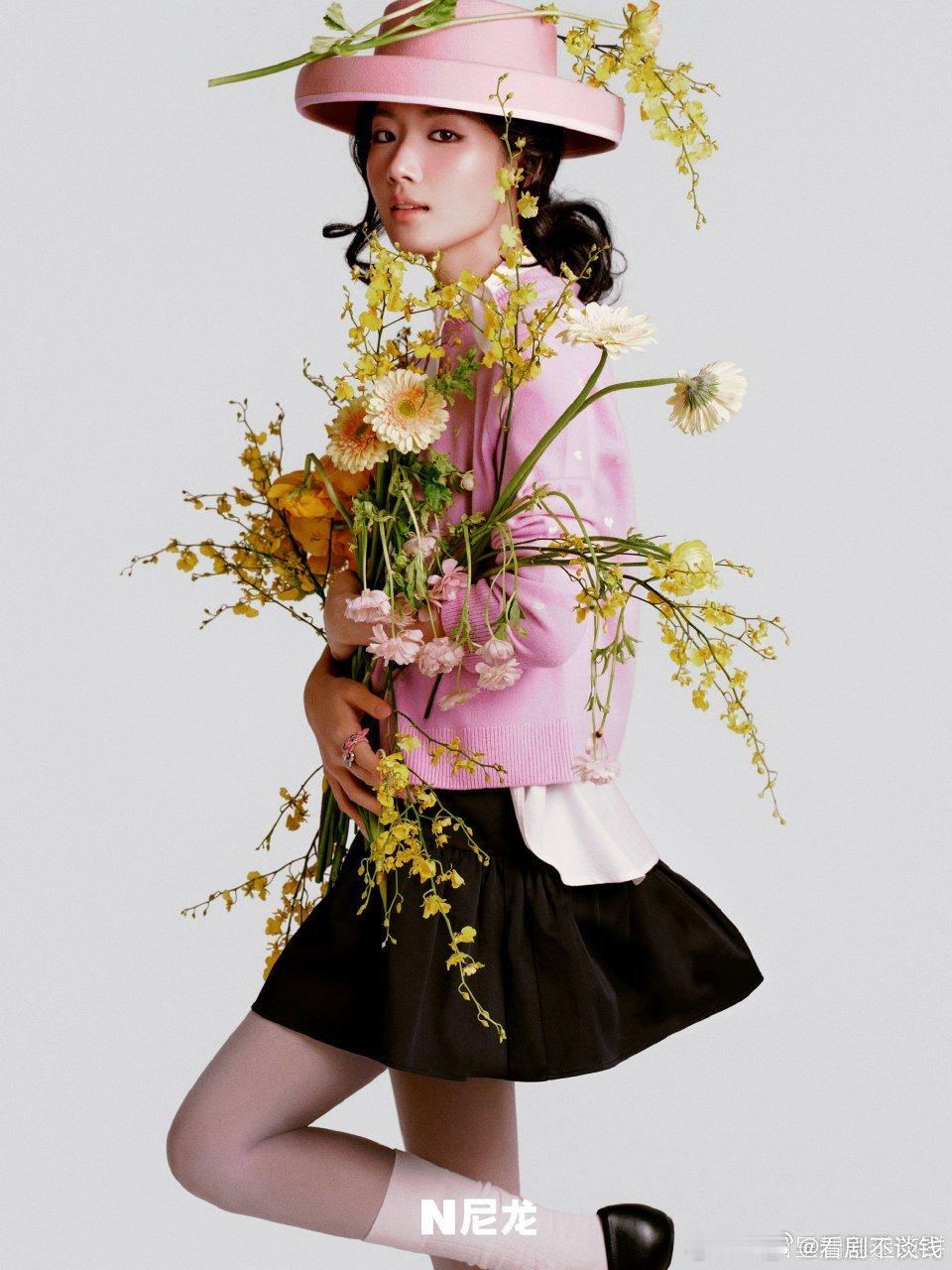 卢昱晓今天尼龙杂志大片，浓妆的噜噜晓今天火力全开啊！ 