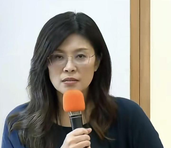 台湾突然宣布重磅决定，岛内数万人联名反对，郑丽文成众望所归






近期，台