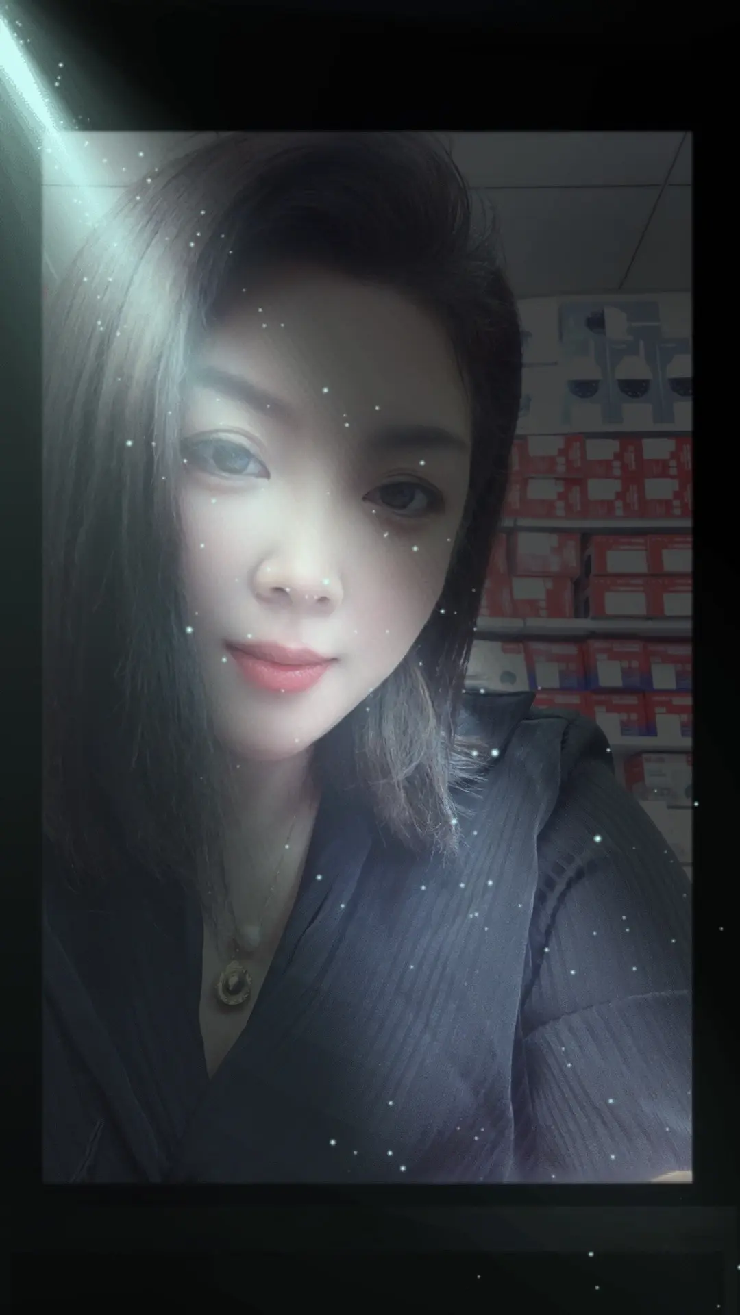 我现在连聊天的兴趣都没有了，我选择了爱自己和平静的生活，除了赚钱和享受...