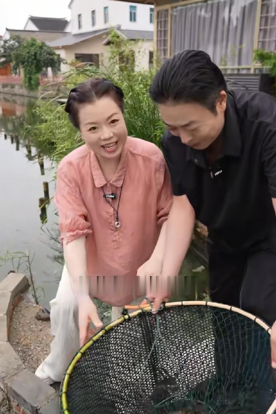 柴桑大姐直播讲述：对方的螃蟹确确实实吃上了，6月30号已经生效。

有些网友心里