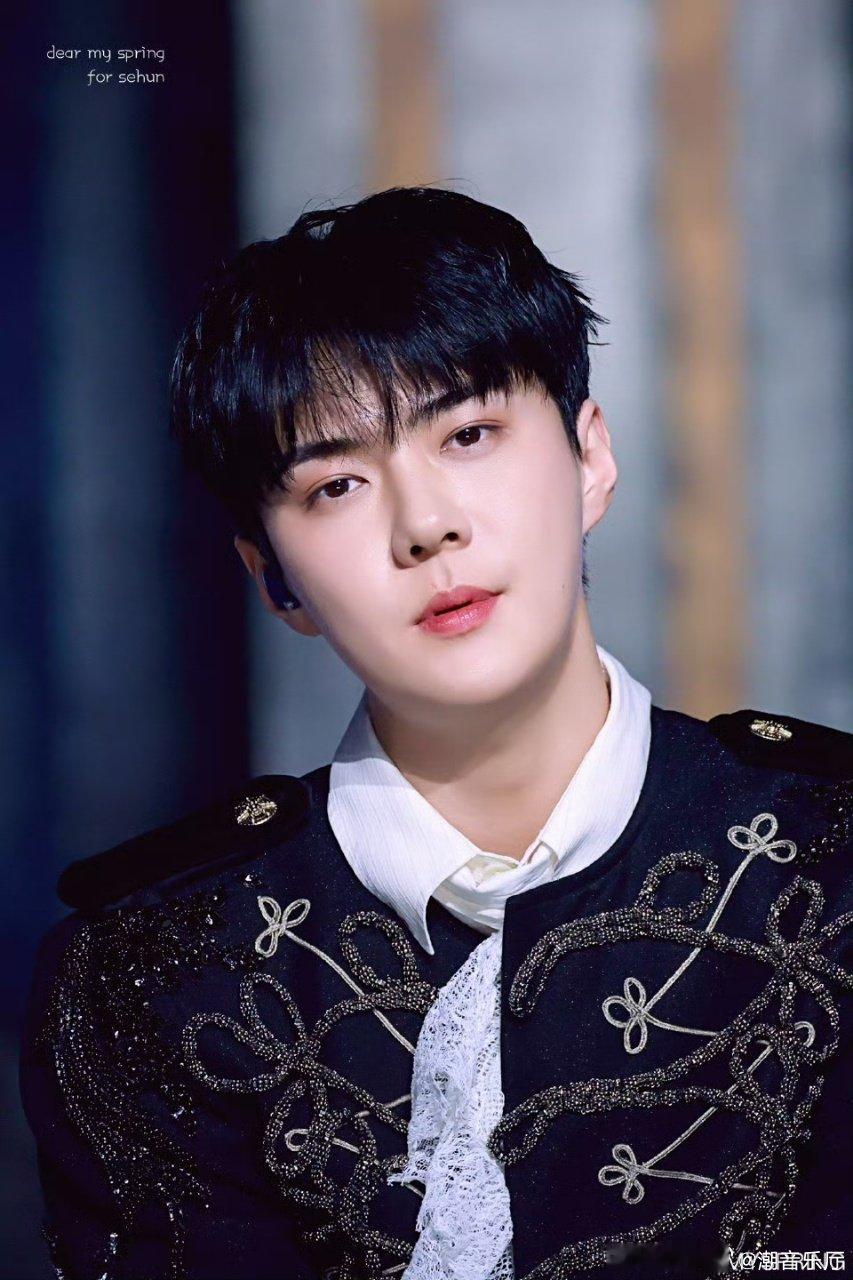 不知道 吴世勋的身材很曼妙 笑晕！吴世勋签售会名场面 + 1，粉丝现场教学专属中