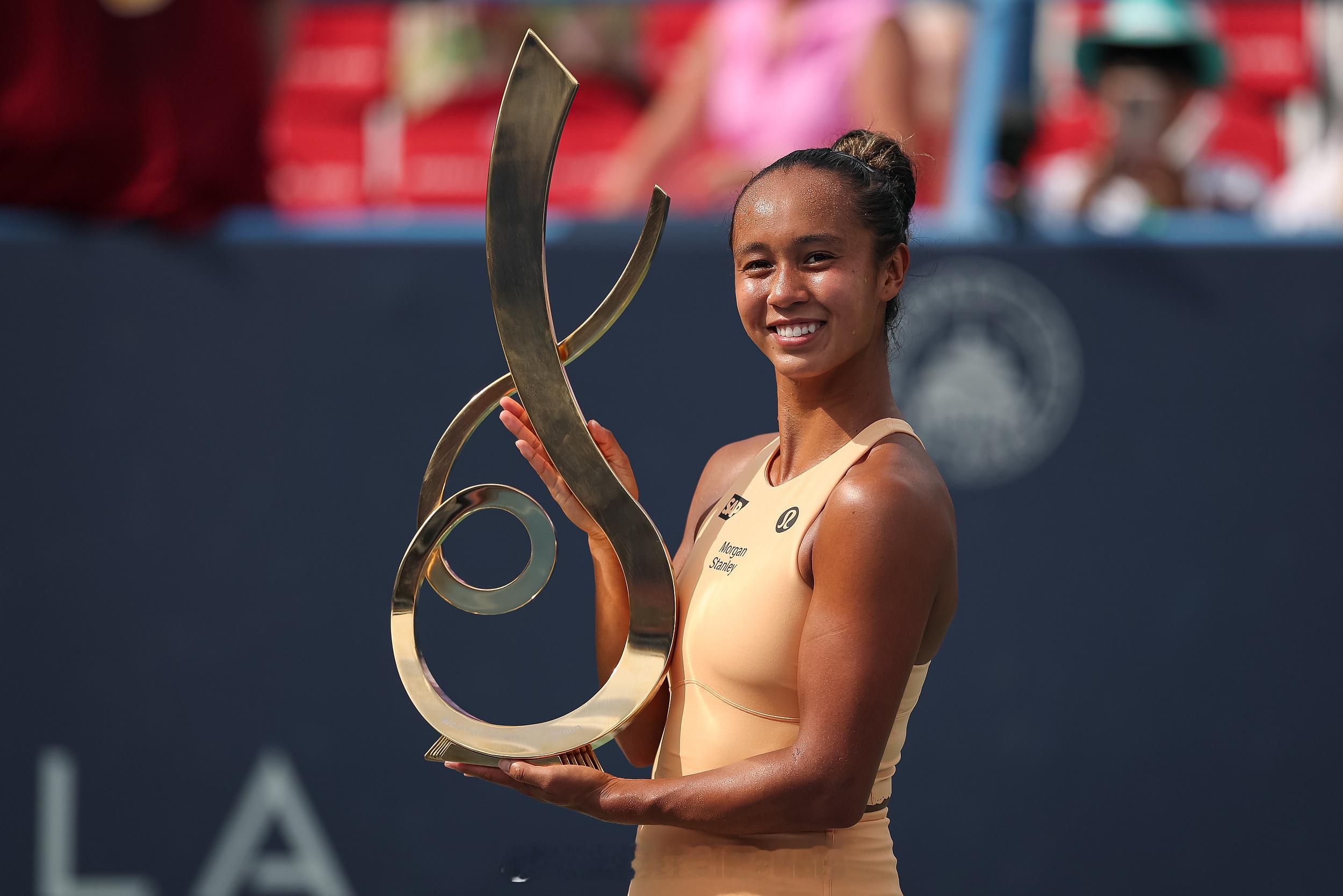 00后女球员WTA单打冠军数排行🏆23 - 斯瓦泰克10 - 高芙5 - 郑钦