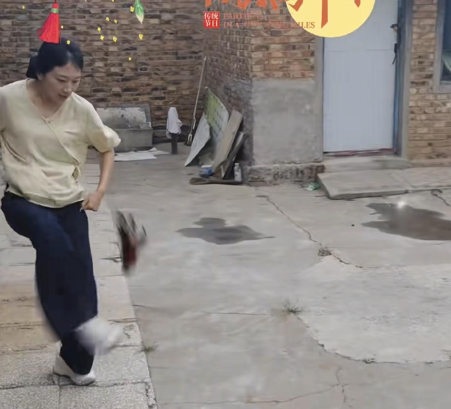 林丽更新2条新动态，都是回到天津以后更新的
她先是在自己的附属账号上更新了自己的