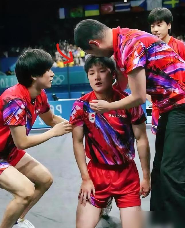 张本智和这回是真玩脱了！
不是输给出名的克罗地亚选手，也不是对手实力碾压，核心