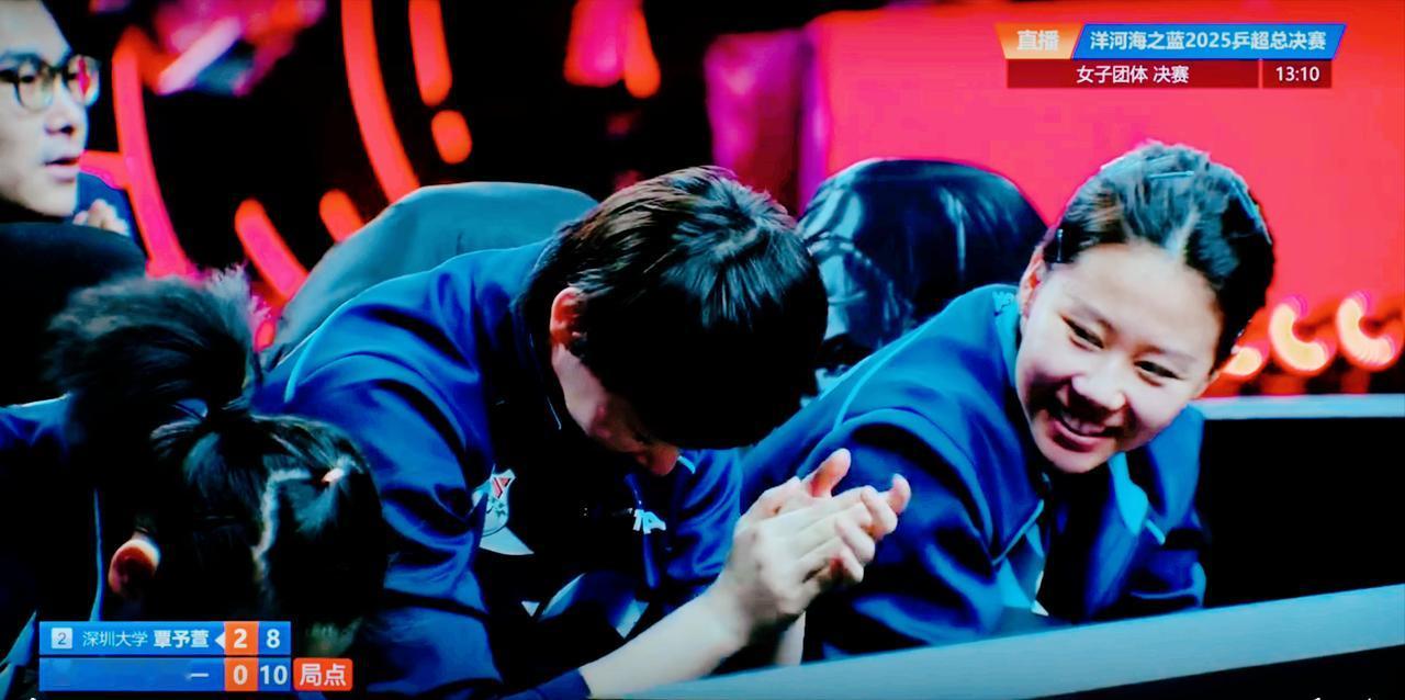 钱天一终于扳回了一局，
王曼昱，陈幸同，徐奕终于笑了！

鳗鱼太不容易了，
今天