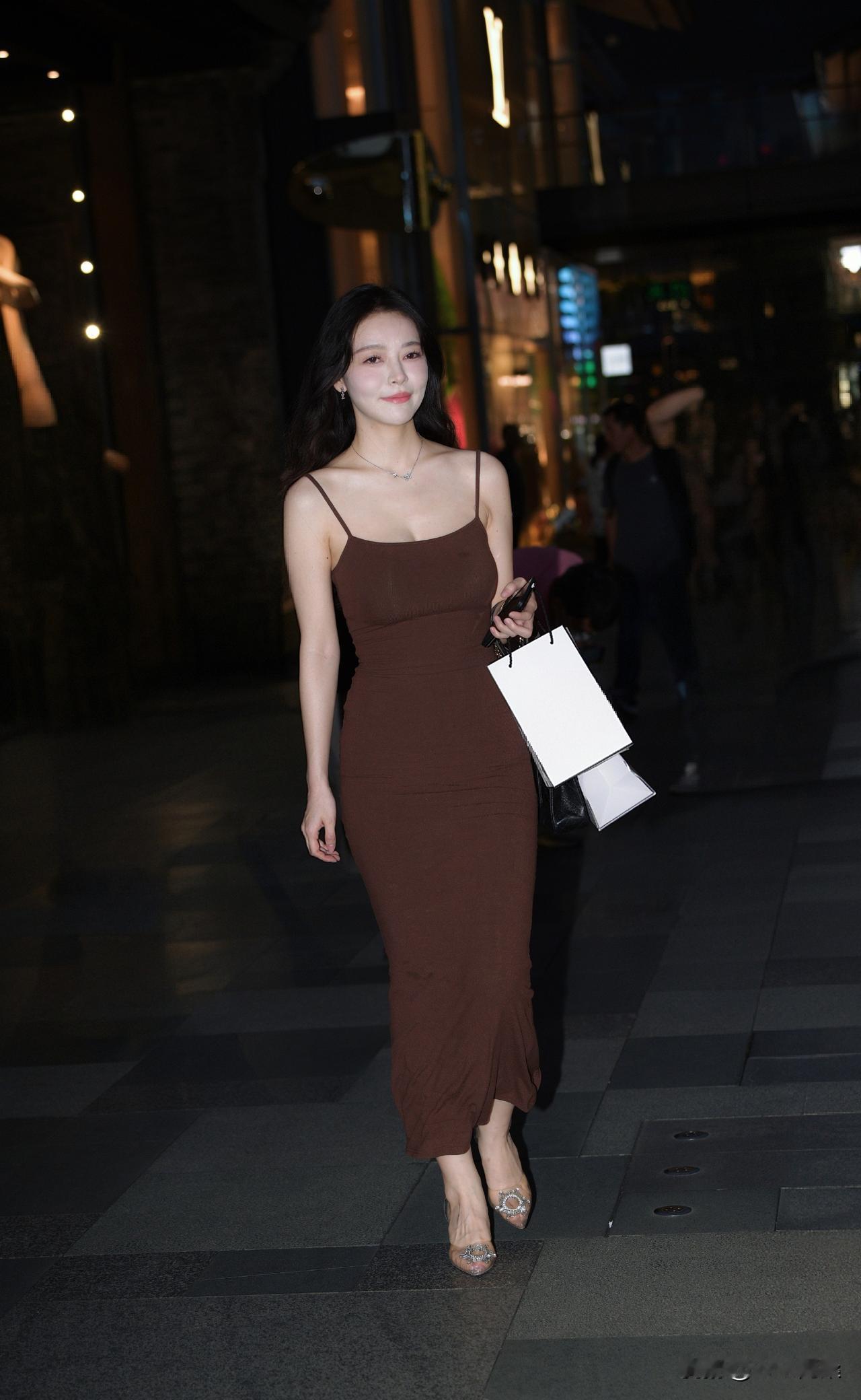 此图绝不含有涉及低俗易引发不良联想的内容。