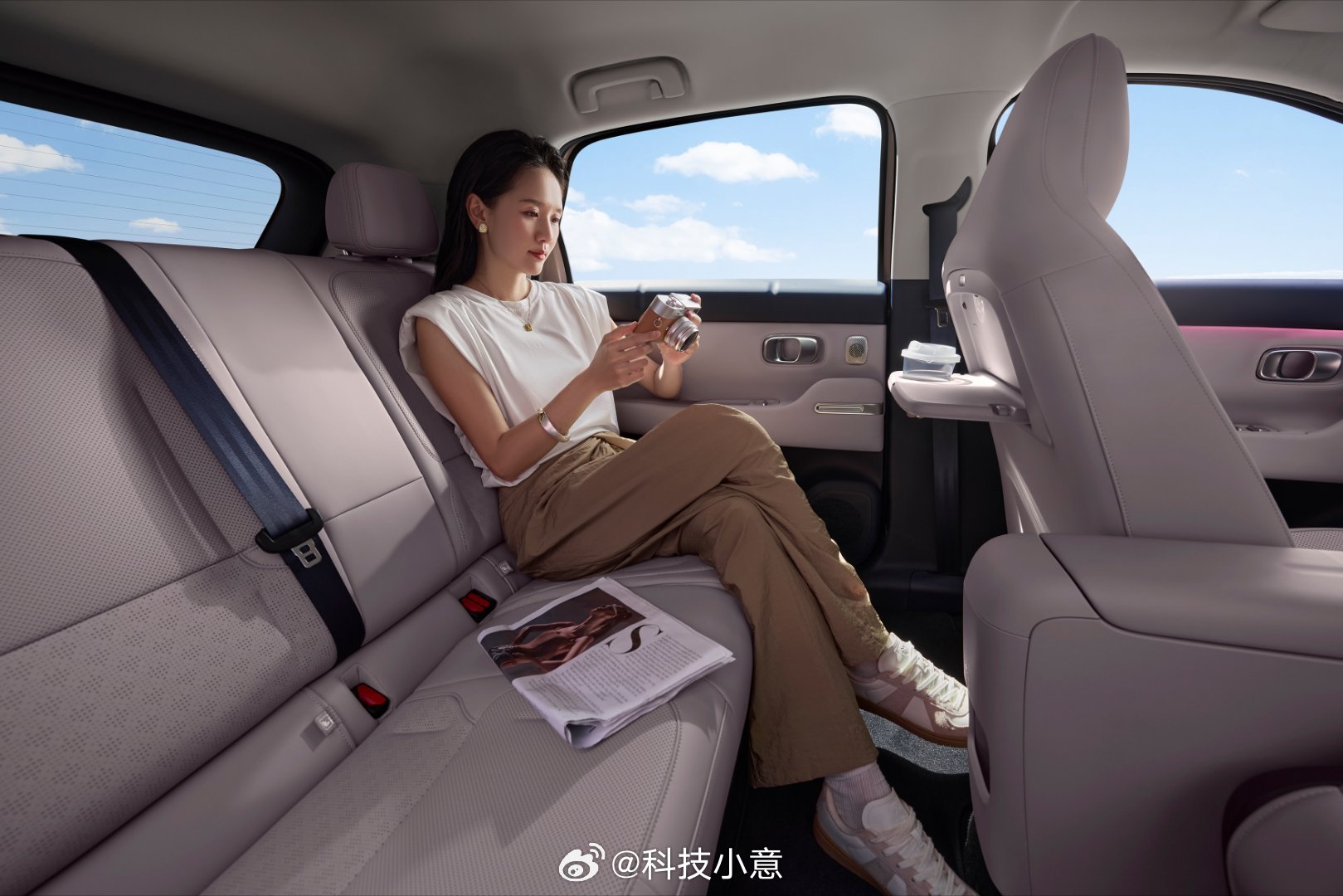 西湖边热爱A05的你新势力销冠零跑6万级新车A05上市 不是，我看见了啥，零跑这
