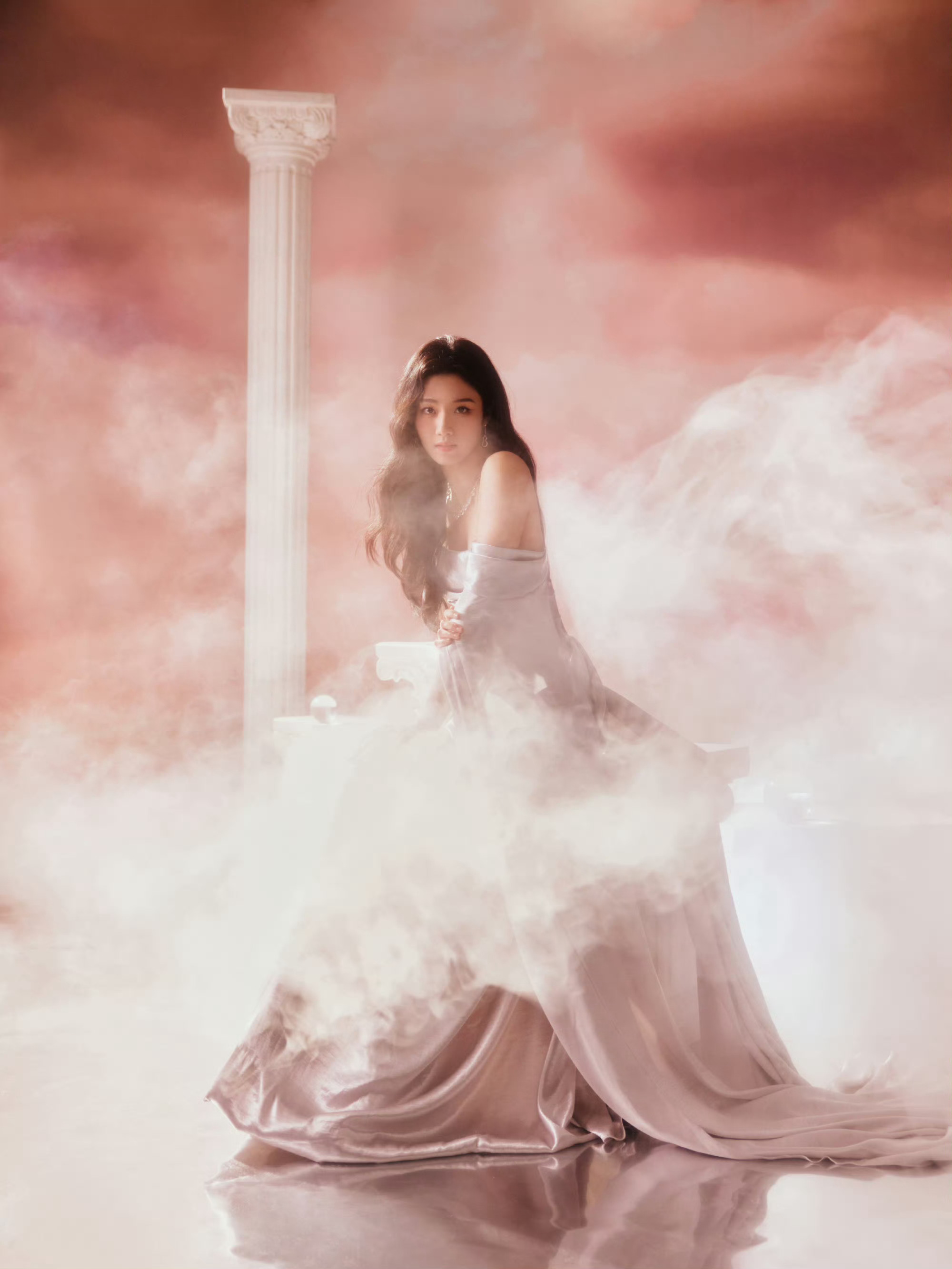 卢昱晓 希腊女神  没有的东西非要营销，摆根柱子排个烟就希腊女神了？ 