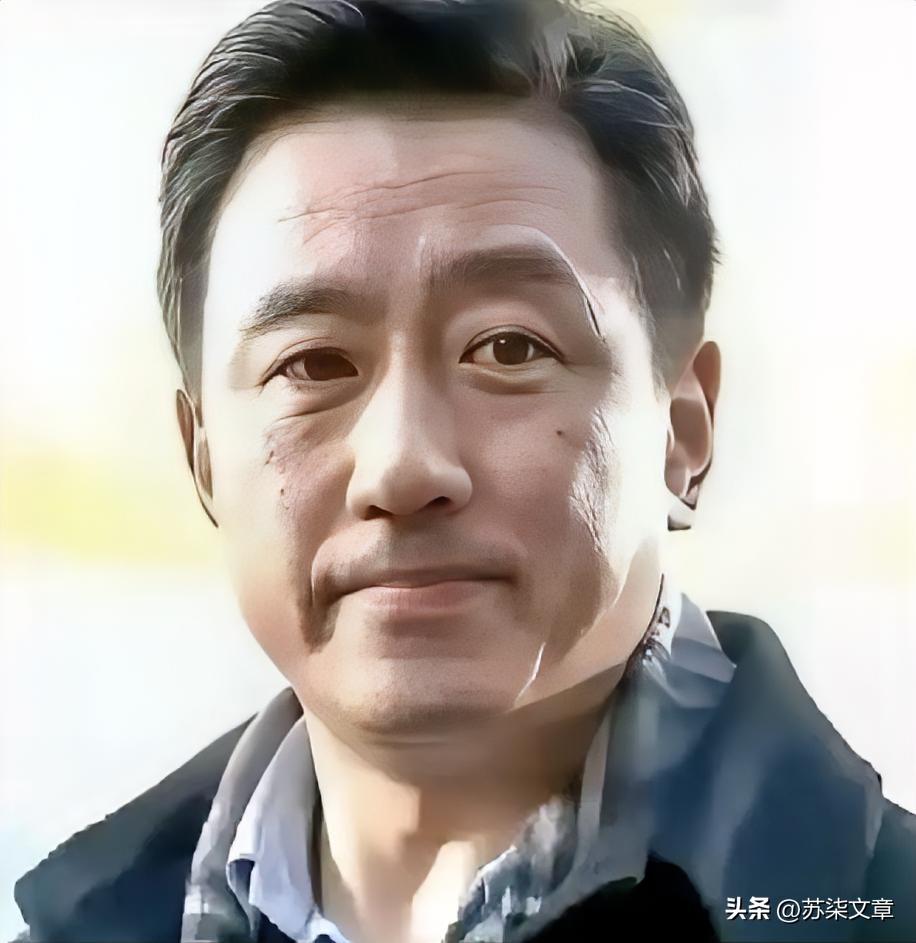 一个演员，戏拍了七成，突然要求片酬翻倍，不给就罢演。导演二话不说，把已经拍好的几