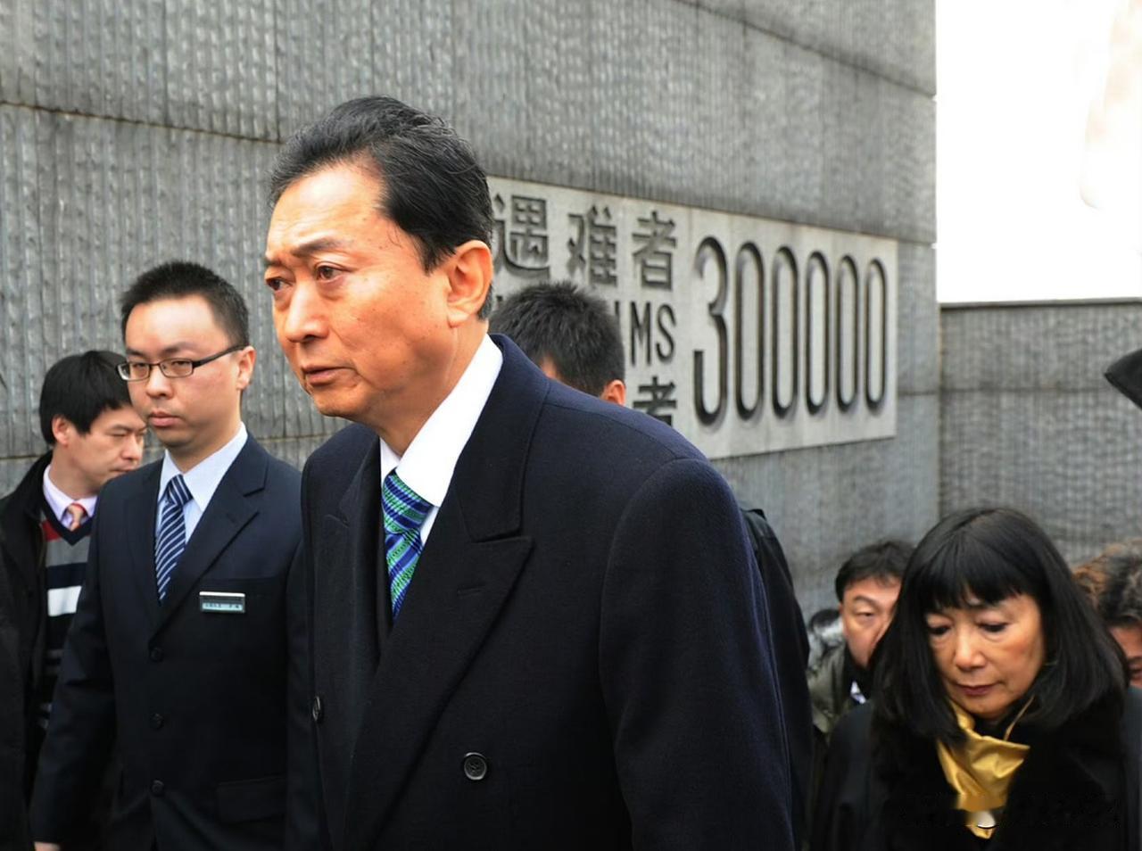 请大家记住他，日本前首相鸠山由纪夫。

过几日他将受邀参加九三阅兵，他也是日本唯