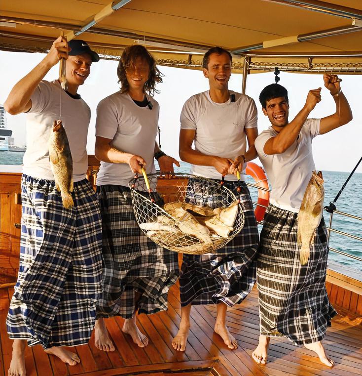 网友：多哈钓友会师半决赛！！
…
梅德韦杰夫：卡呀，我2-0淘汰了2025年的赛