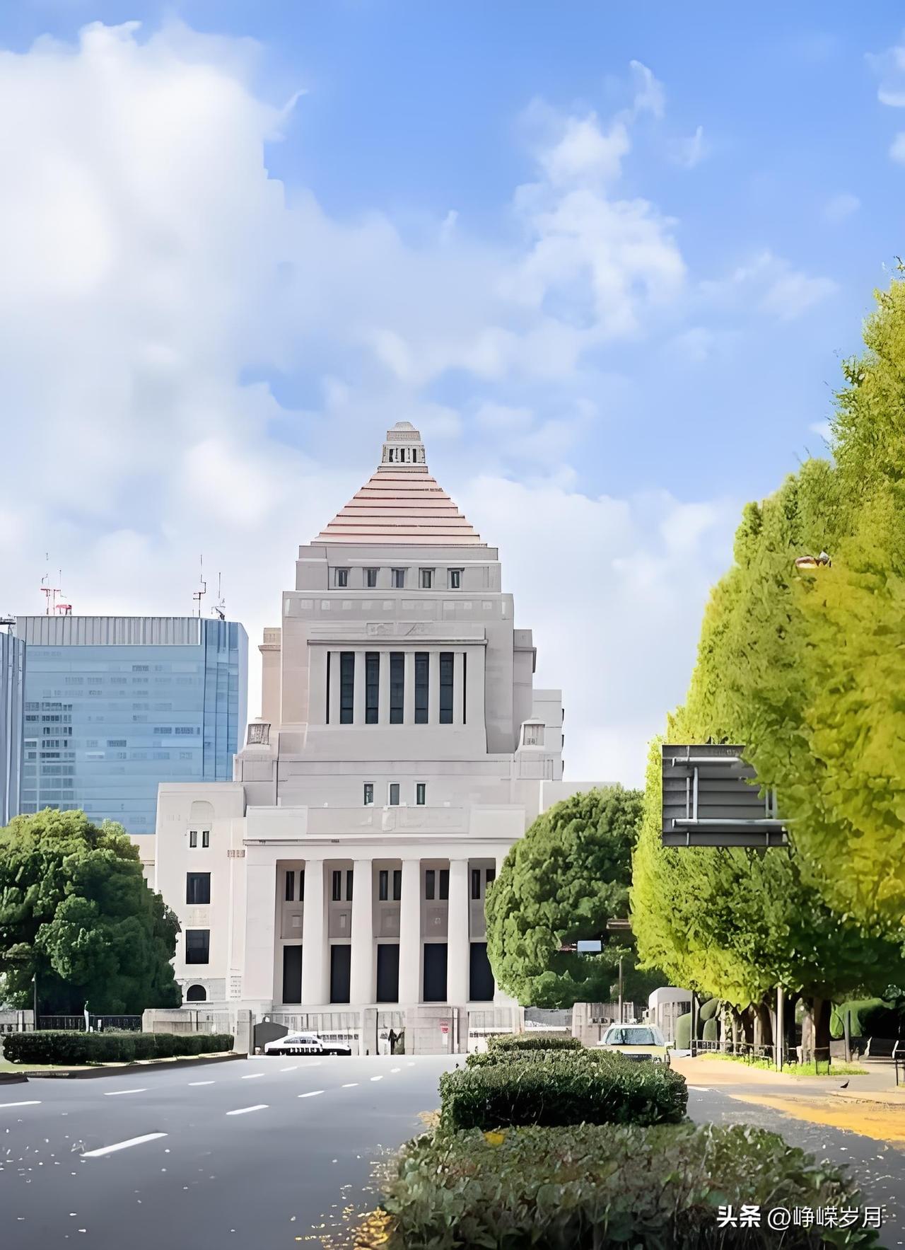 高市早苗再次变脸，暴露了其内心真实的企图！
面对媒体采访，日本高市早苗再次口出狂