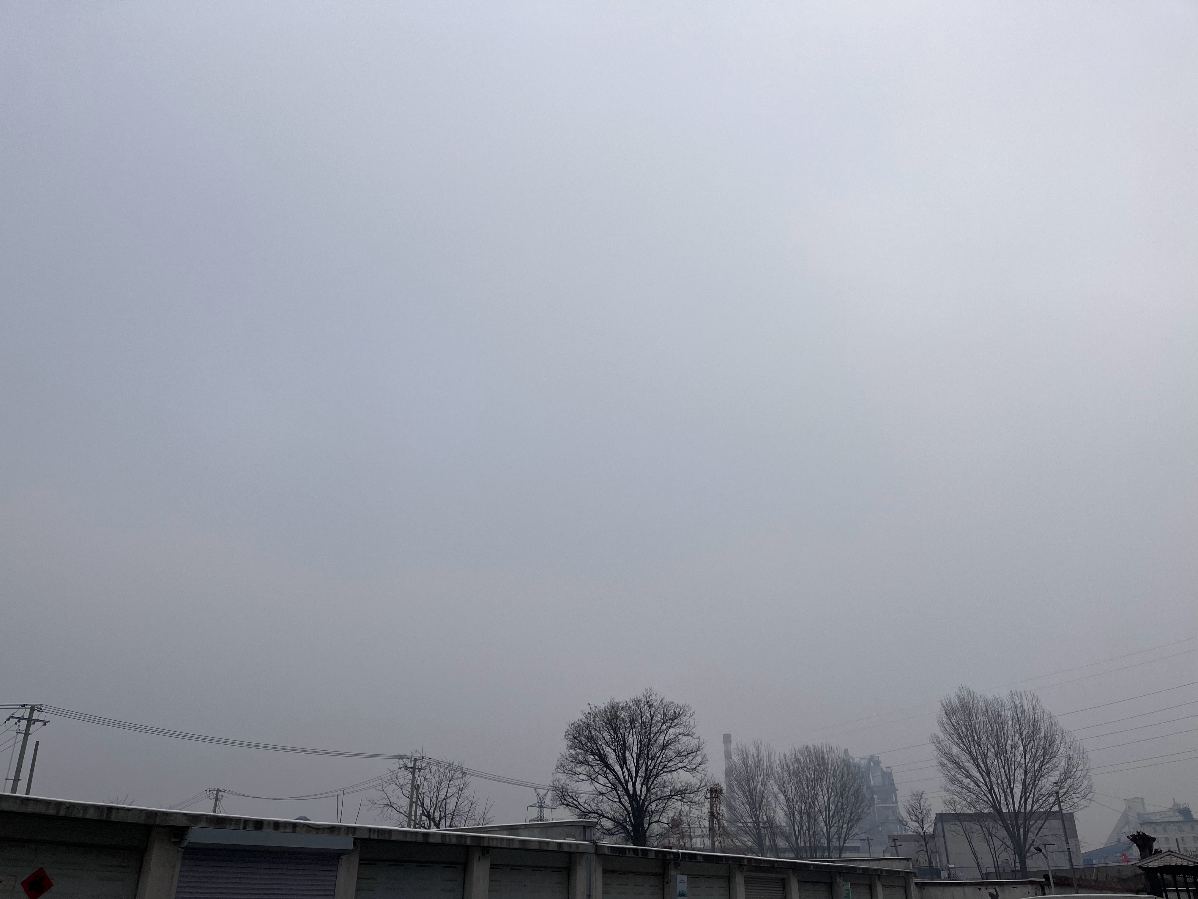 进图这天雾霾太严重了，灰蒙蒙的，给人都有犯困的感觉了！ 