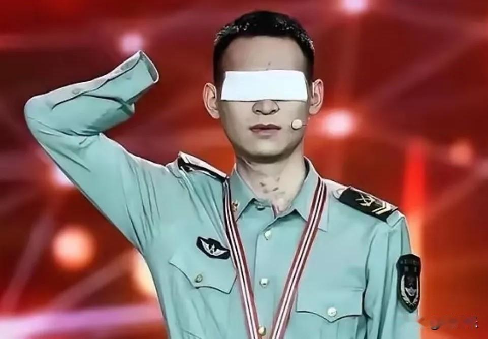 网上有人替杜富国算了一笔账：每月津贴3.2万元，国家安排180平方米住房，水电燃