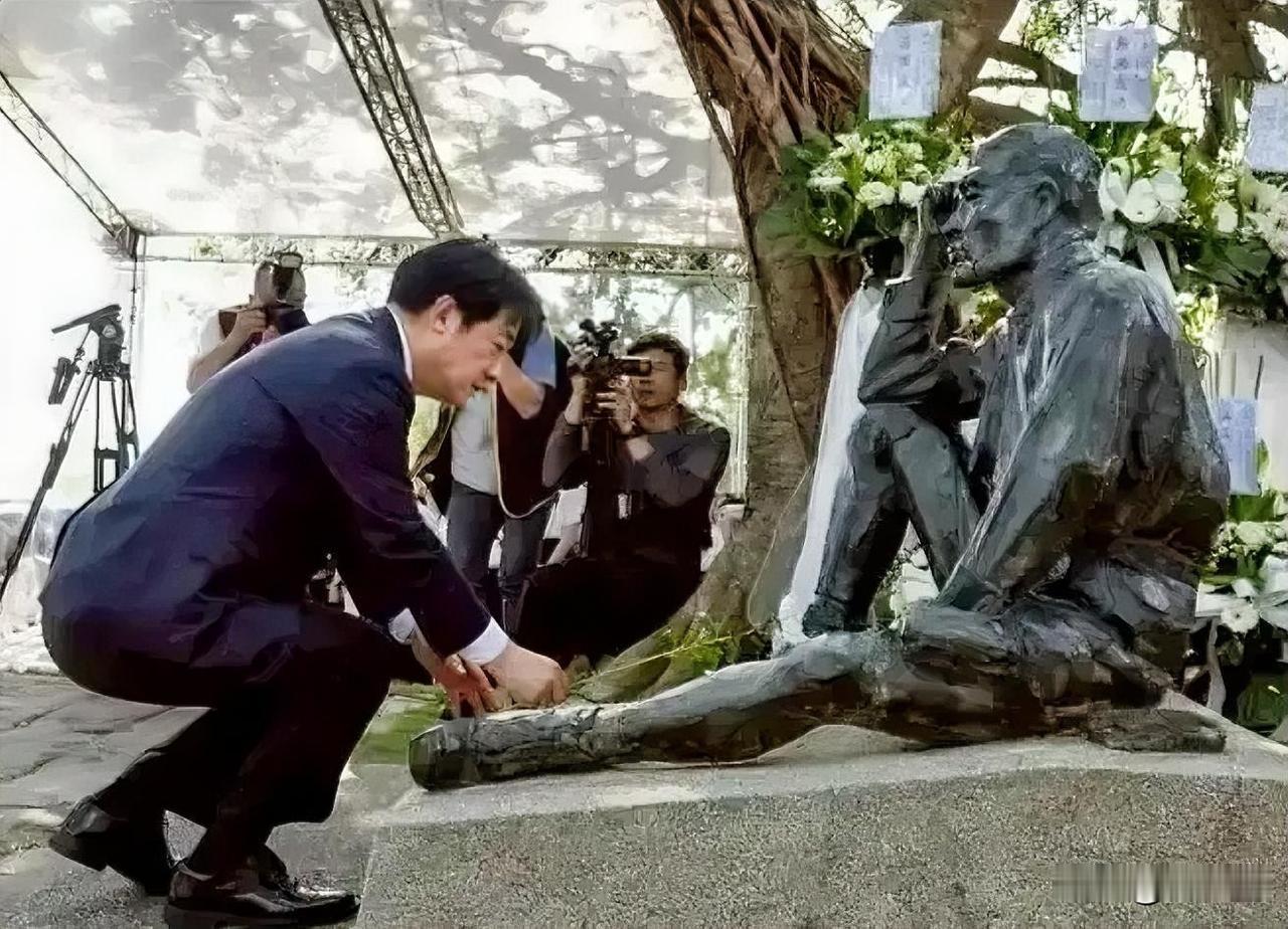 赖清德跪拜日本殖民者，高喊“饮水思源”，国台办8字怒批：背叛民族，令人不齿。
