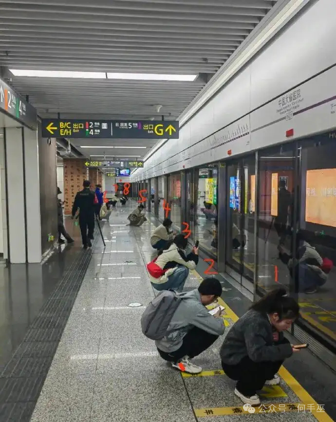 当代年轻人的状态：能蹲着绝不站着