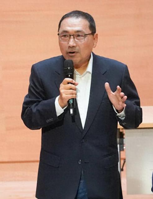 国民党凯道20万人反毒油大集会，侯友谊神隐！结果时隔一天，侯友谊高调秀出与谷立言
