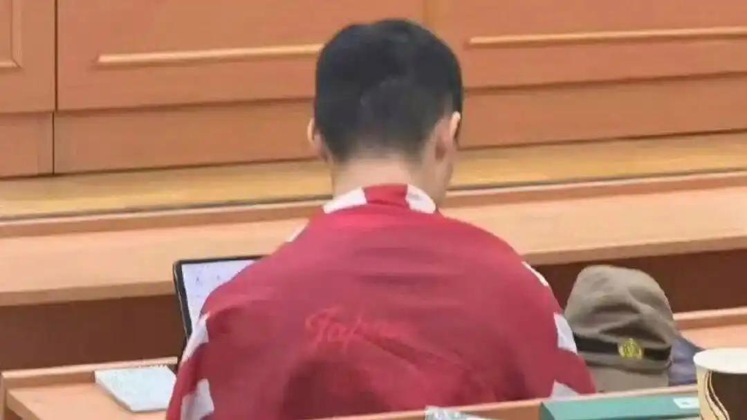 官媒发声，“精日”分子陈某某，这下老底全露了！原来他不光“精日”，还在海外课堂发