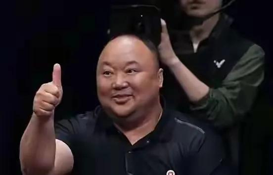 看到张军被带走调查，才知道林丹选择多有远见，自己当老板不好吗

最近体坛最受关注