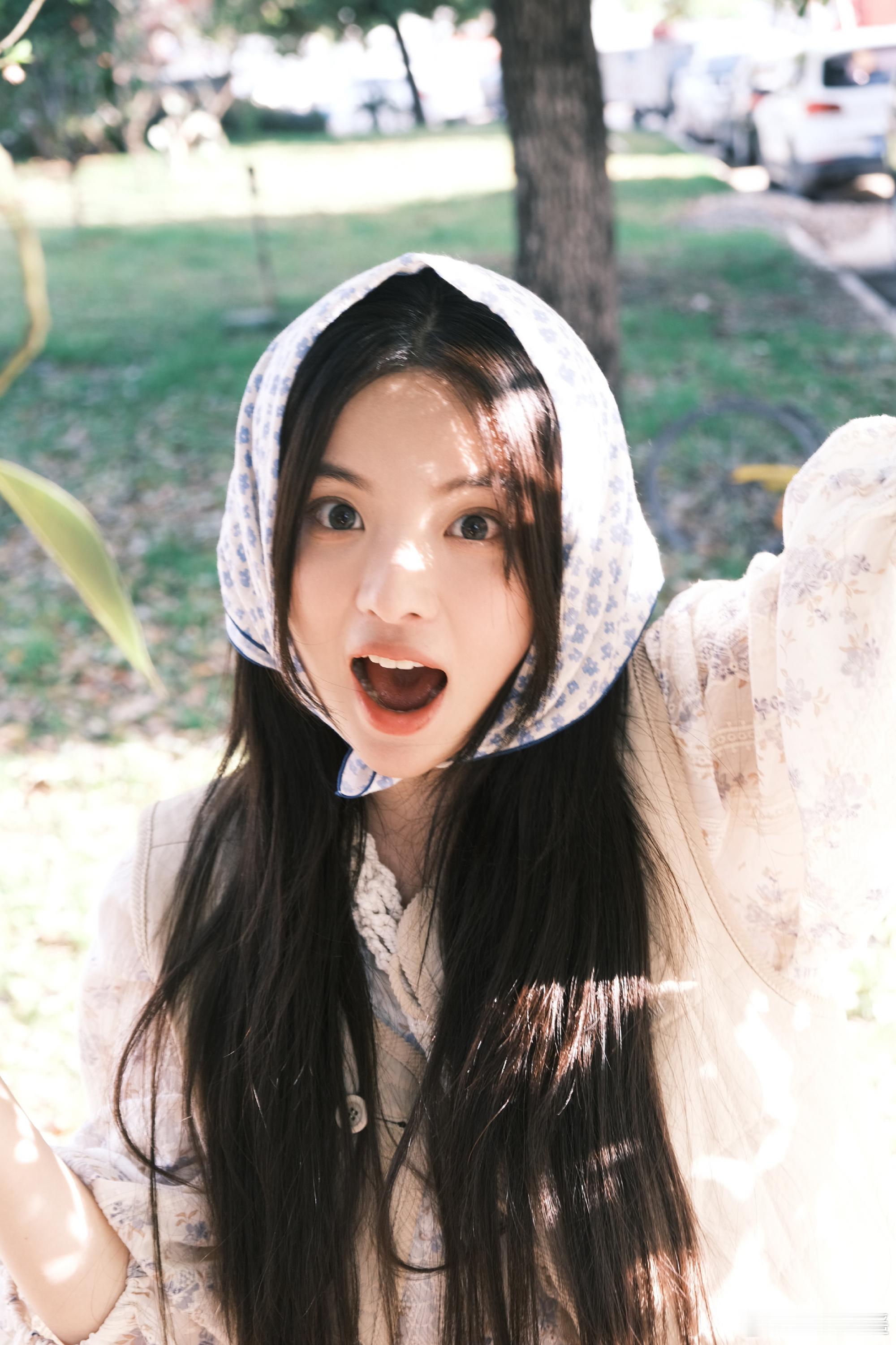 #杨超越一口气发了36张图#  宝宝一看心情就很好发这么多[送花花]好喜欢🥰1