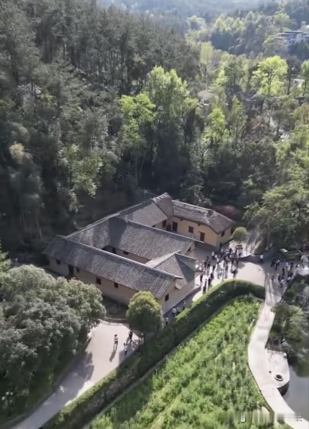 这个景观应该很多人一眼就能认出来，甚至很多人到过这里旅游，友友们知道这是什么地方