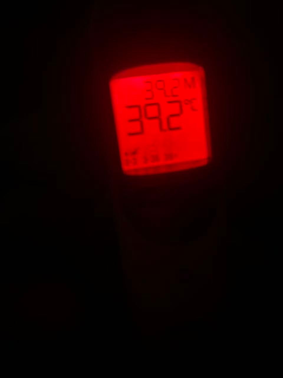 白天温度正常，晚上高烧。。明天下巴又要更尖了，小朋友瘦得真快啊。 