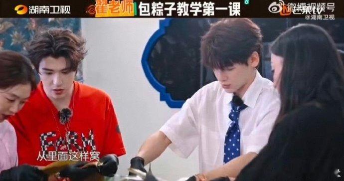 翟潇闻你说你惹沈月干嘛中餐厅 包粽子也能有“相爱相杀”名场面！翟潇闻一句“教不了
