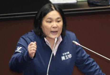金门县党委陈玉珍曾说：“金门县属于中华民国，解放军要收复金门让我们投降的话，我会
