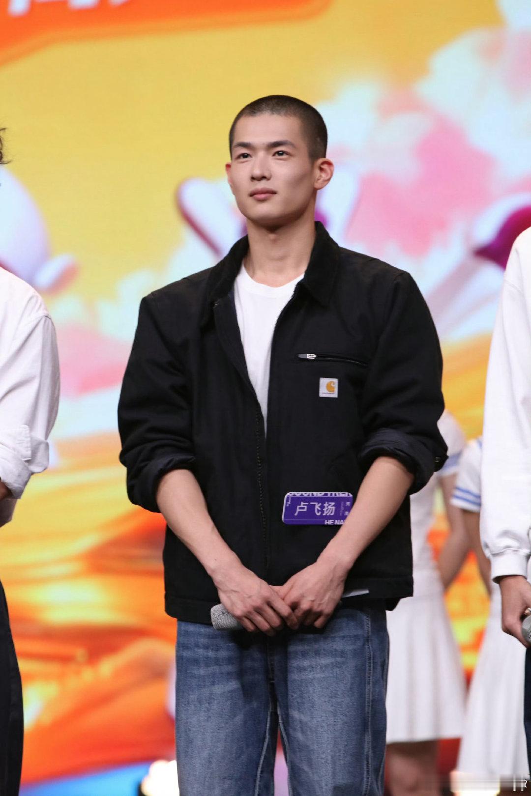 内娱真有正主磕自己cp胡潇灵卢飞扬在半决赛上，把 PK 现场变成了 CP 见面会