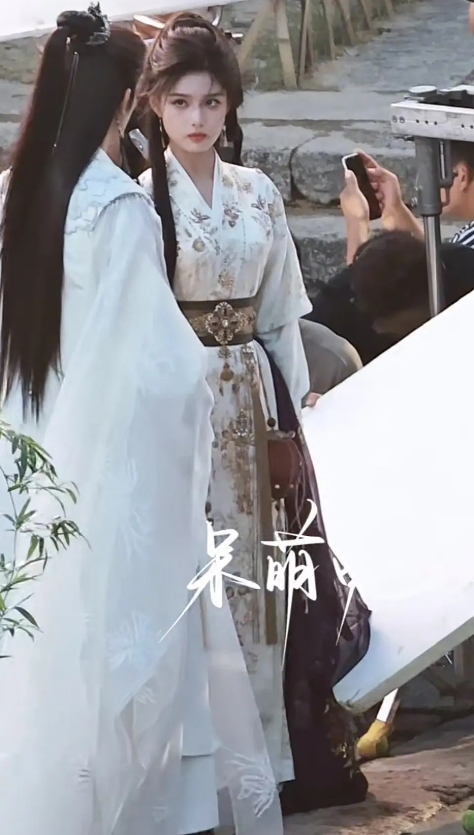 郭敬明是月龄没赚钱吗，咋百妖谱的衣服看起来这么穷 ​​​