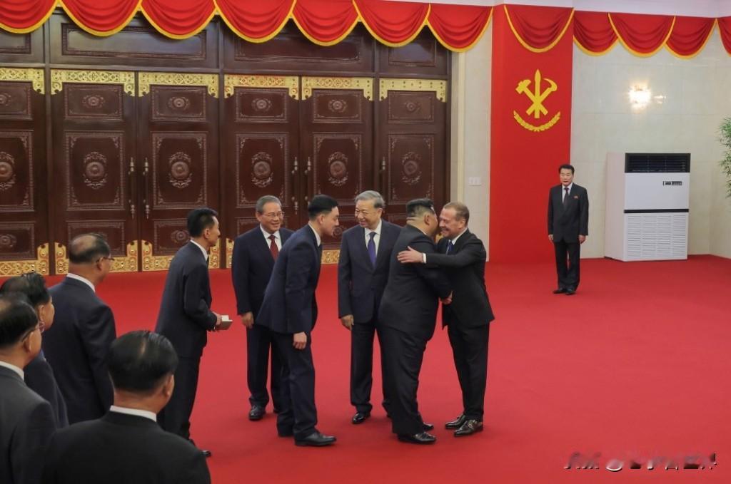 【梅德韦杰夫：朝鲜的敌人应该三思而后行】
平壤时间2025年10月11日，俄罗斯