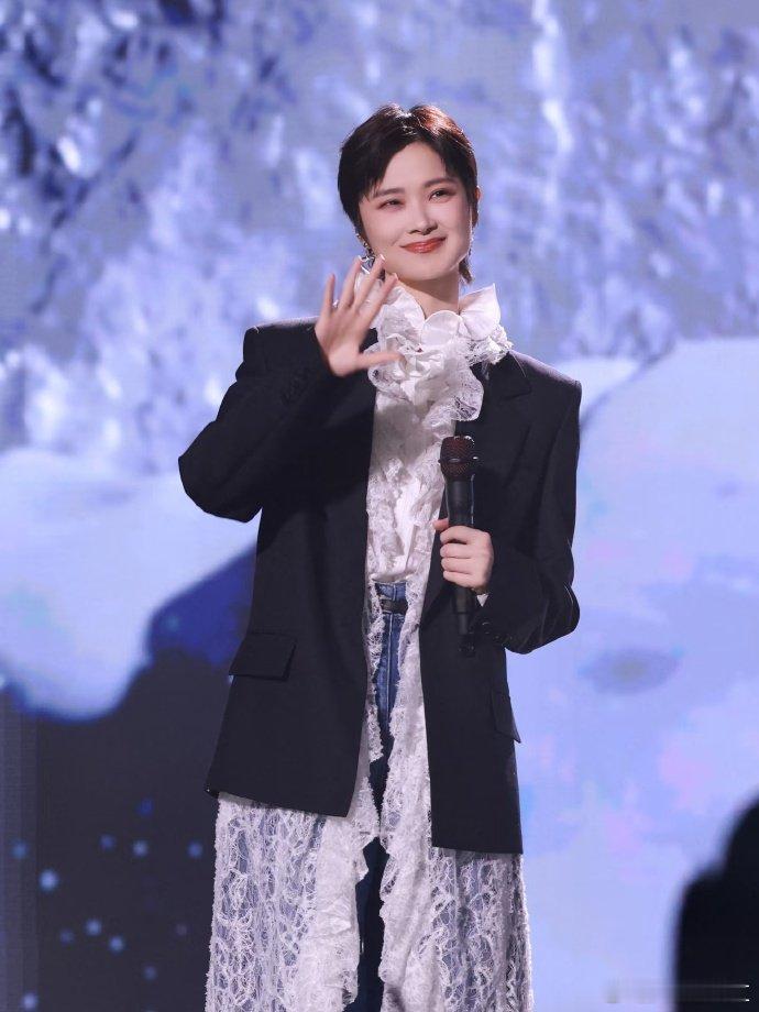 李宇春加盟声鸣远扬总决赛谁的 DNA 动了！李宇春加盟总决赛，这下有耳福又有眼福