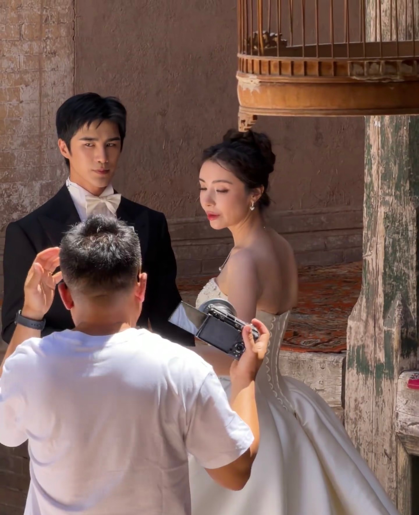 偶遇姜潮麦迪娜拍婚纱照 喀什偶遇姜潮麦迪娜拍婚纱照网友在喀什偶遇姜潮麦迪娜拍婚纱