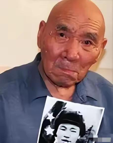 1953年，伟人给志愿军英雄改名，原名朴实又心酸，改名后尽显家国情怀
 
195