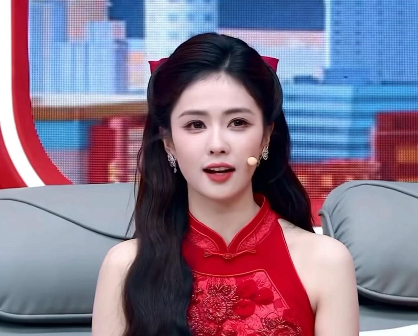 穿红色特别漂亮的鹿儿🥺🥺白鹿穿红色好漂亮