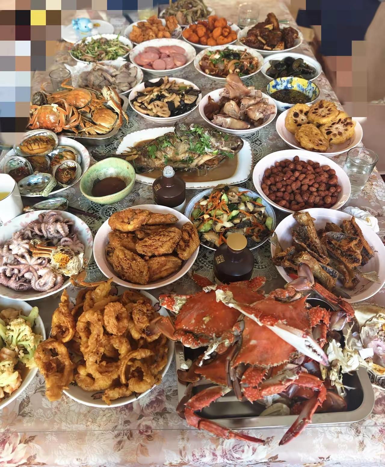 第一次来东北的准亲家做客，属实被这桌菜惊到了！想问问友友们！在东北这边这算是什么