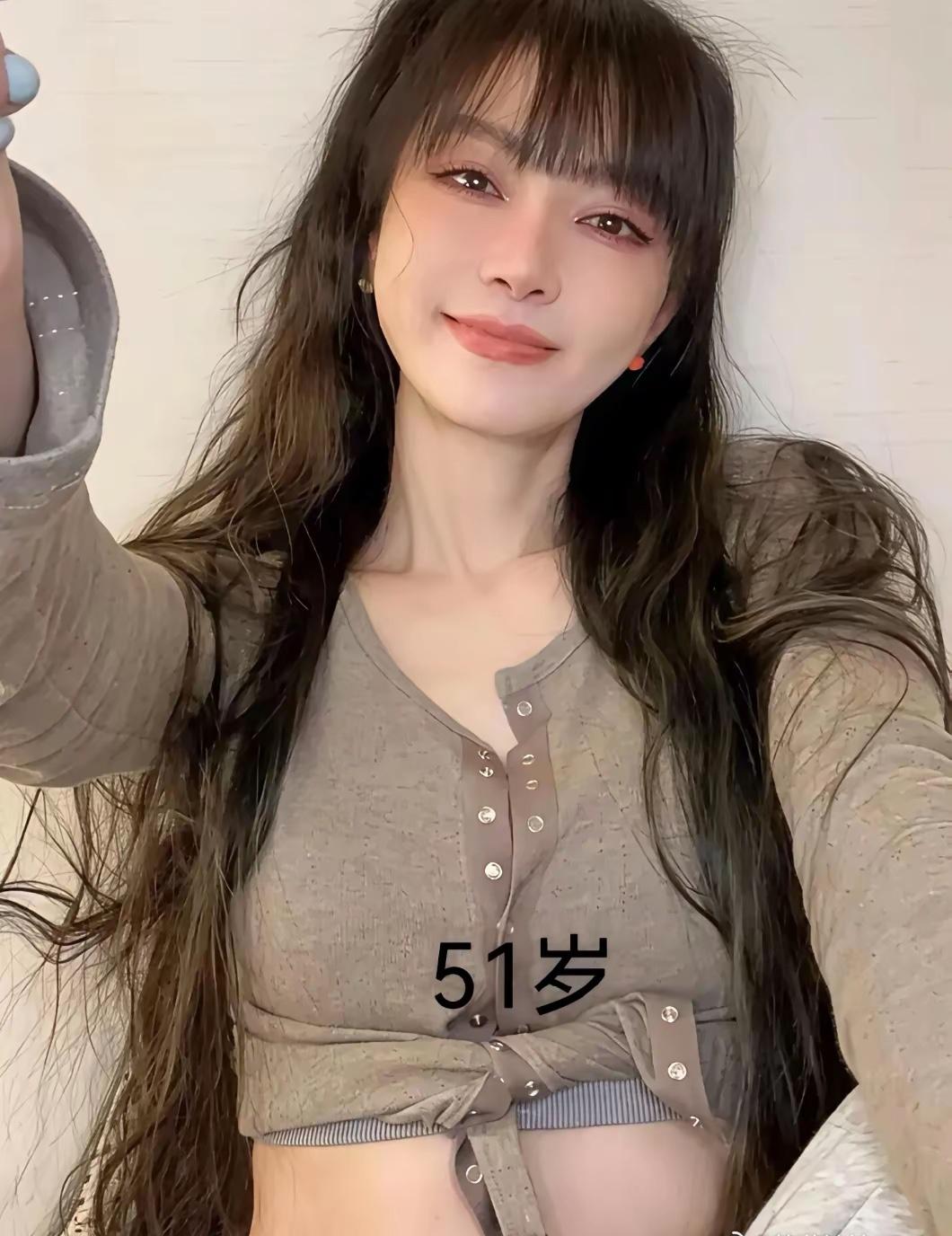 论“冻龄美女”我只服谢金燕，娱乐圈找不到一个能有她会保养的，我觉得她五十多岁比3