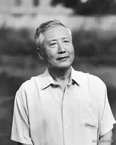 一个医学博士说：人一旦死了，生前穿的衣服、戴的手表、盖过的被子、睡过的床，家里人
