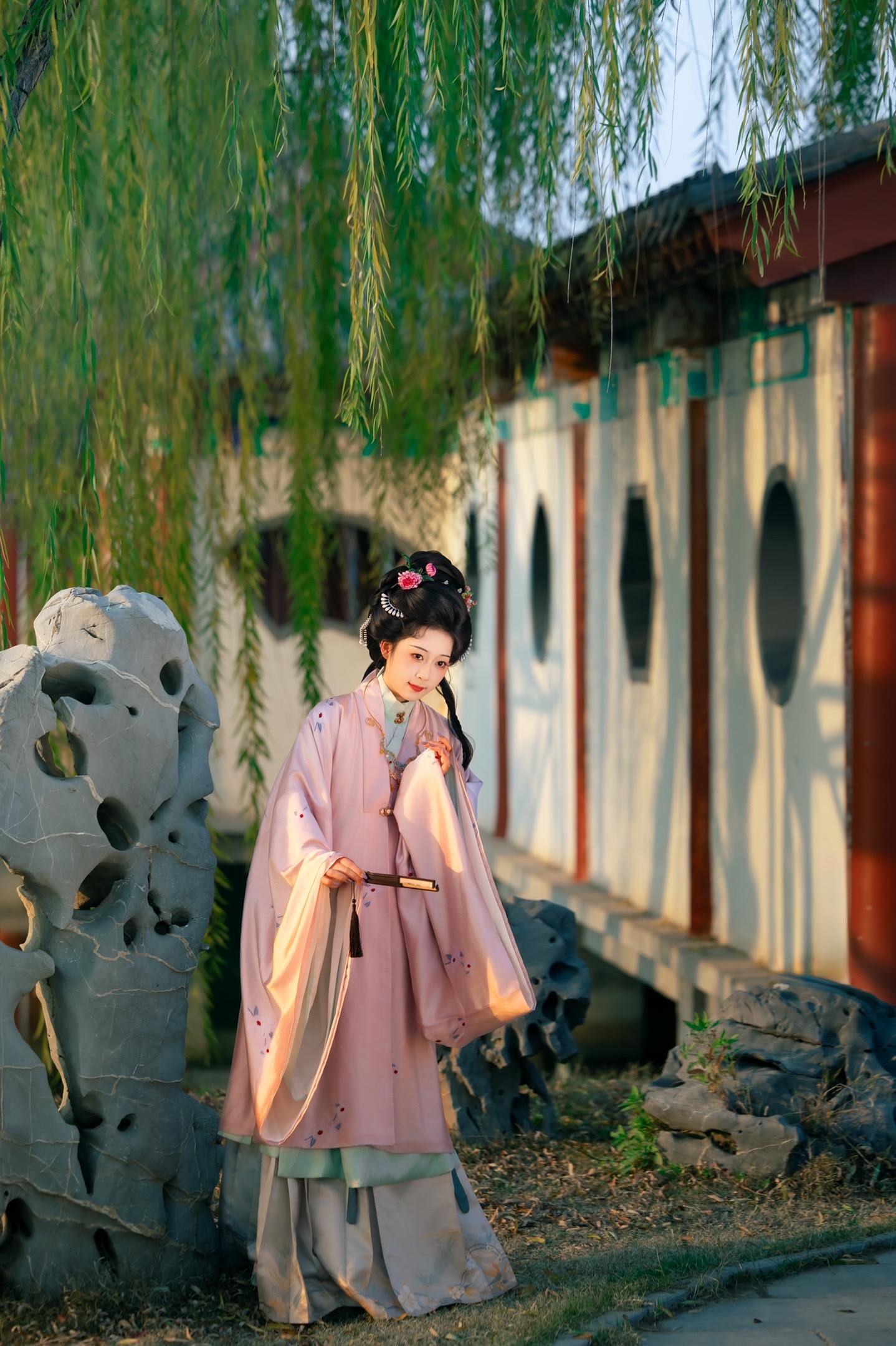 日月山河永在，大明衣冠长存。