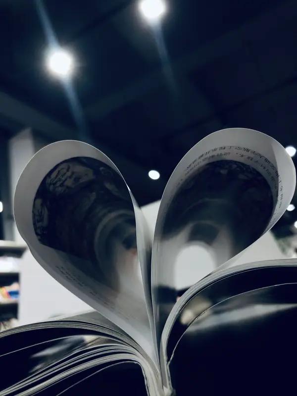 读书是最低成本长见识，
比盲目踩坑少走十年弯路

不读书的人，
脑子里空空如也，