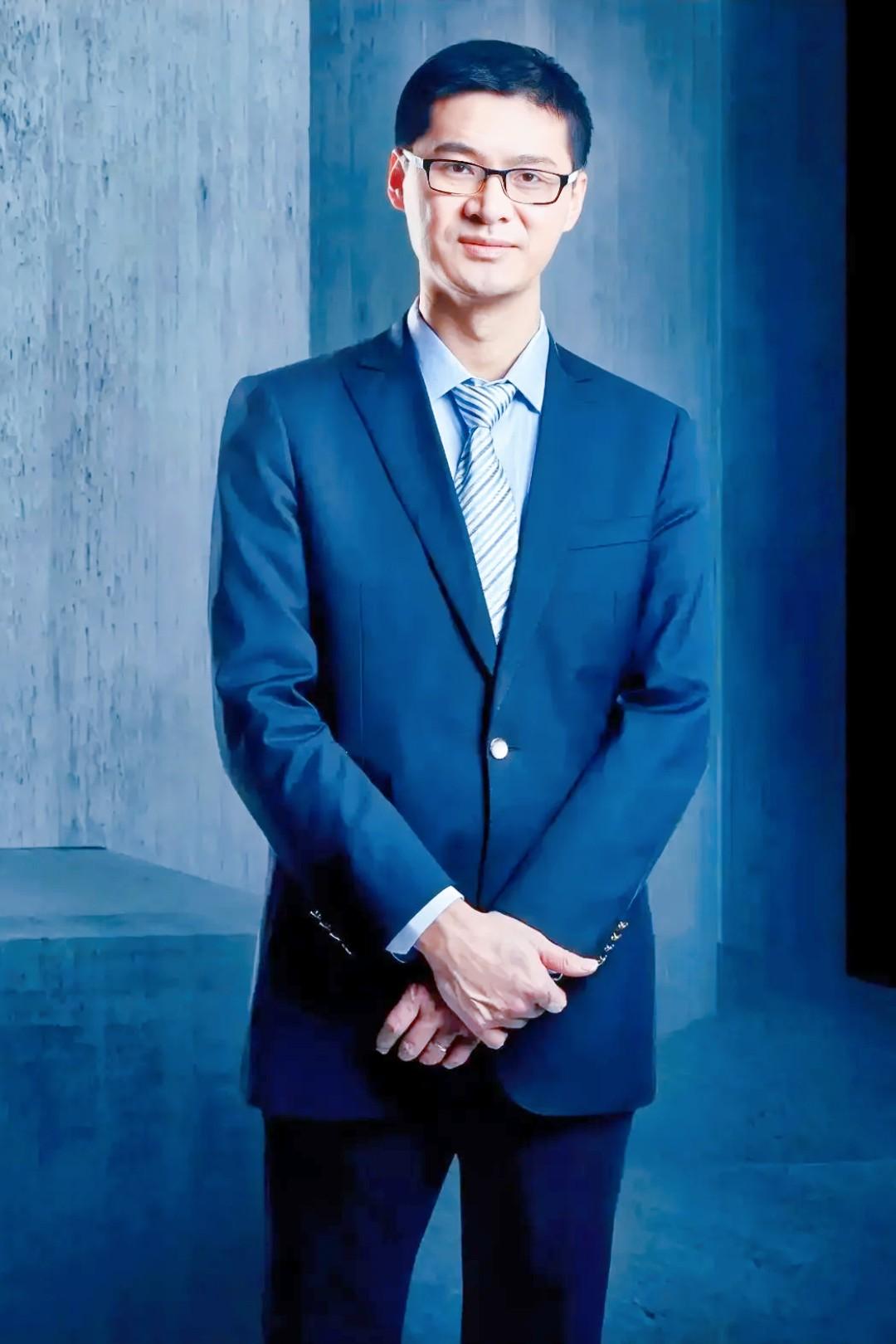 罗翔之言，如春风拂面：

“低谷时期，乃真相之镜。时间只渡自渡者，人生难免波折，