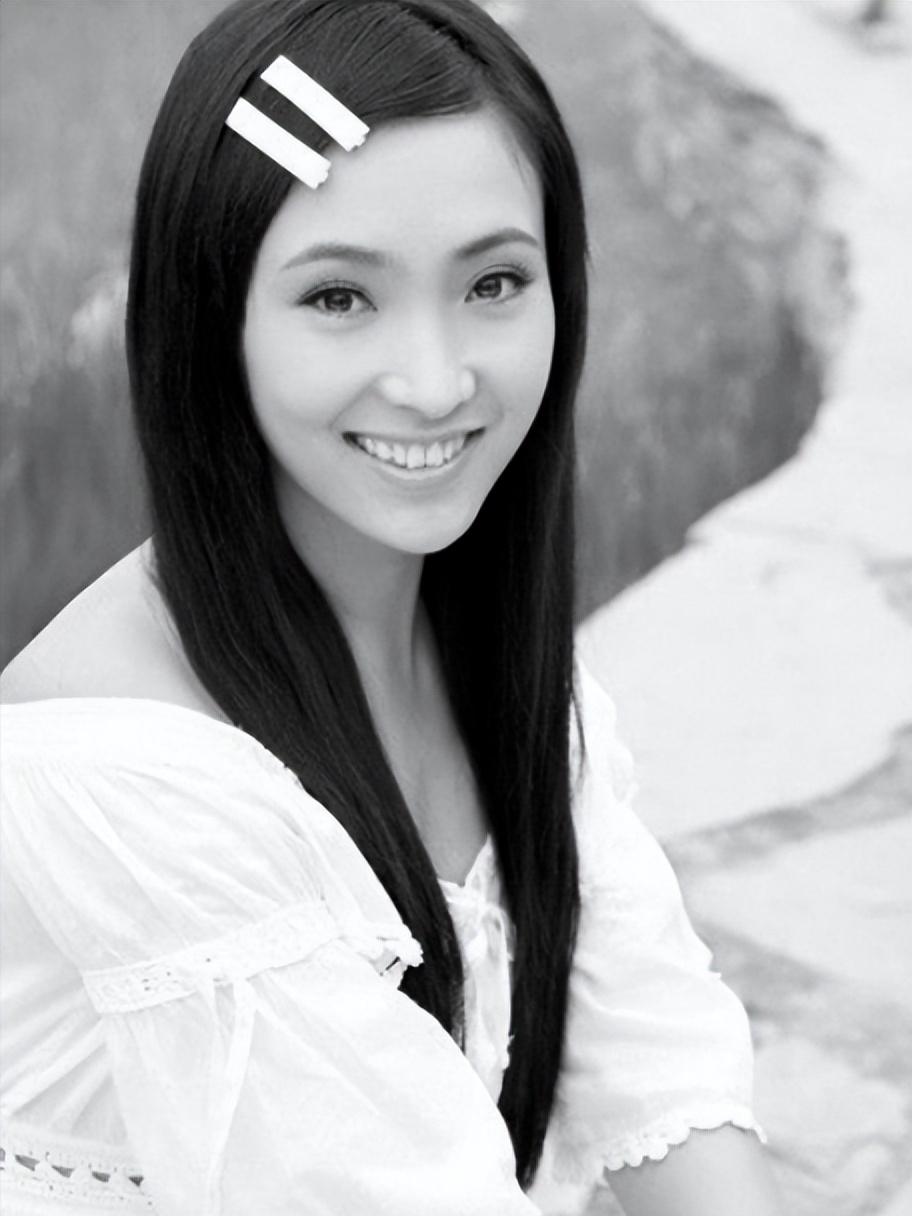 2012年，女演员白静被老公连捅3刀身亡，老公最后也自杀了，临死前，丈夫痛哭，这