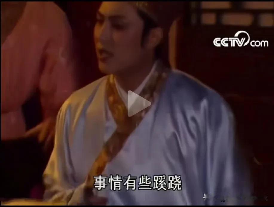贾赦听到贾琏的话，瞬间皱起了眉头。预感大事不妙。贾琏出去打听宫里的事儿，没有打听