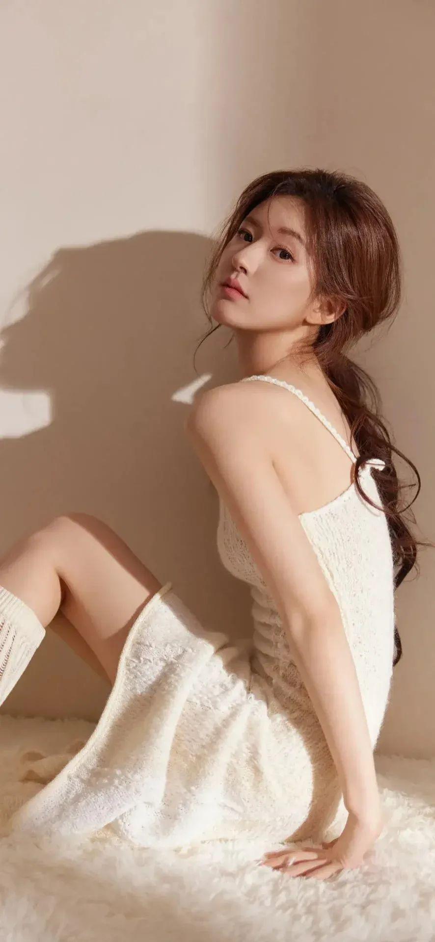 赵露思一句“陪睡只是入门级”，撕开了娱乐圈最不敢碰的疤。

这话听着刺耳，却不是