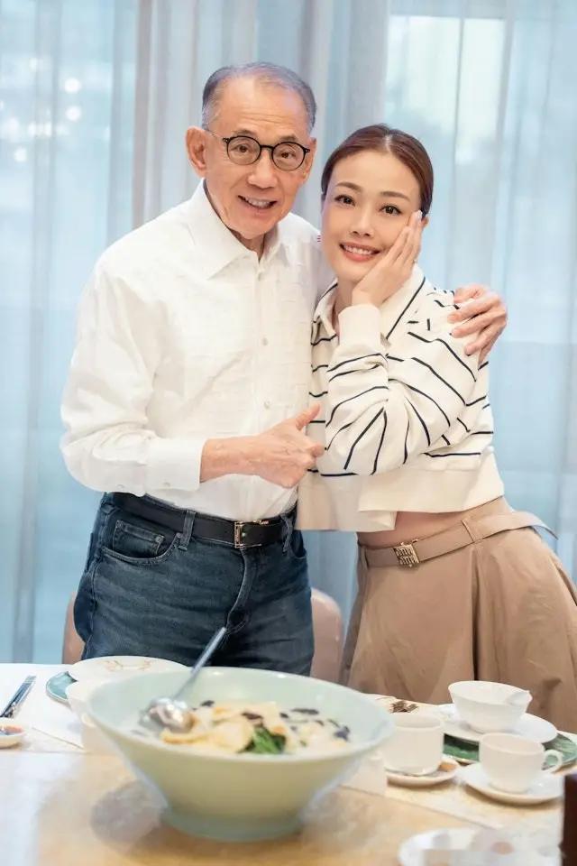 杨受成和容祖儿是啥关系？唉……她童年时父亲这个角色是缺位的，这样的经历，决定了她