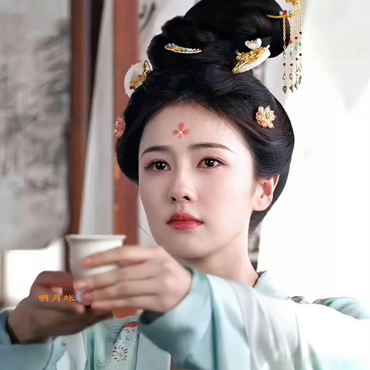 白鹿叶璃视角白鹿叶璃痛的分裂出好多人格莫离预期违背 剧中叶璃手臂的伤痕疑点重重，