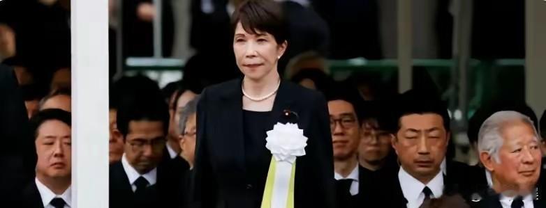 当中方直接将其定性为“战犯神社”，日本顿陷尴尬之境。日本政府不敢反驳供奉战犯这一