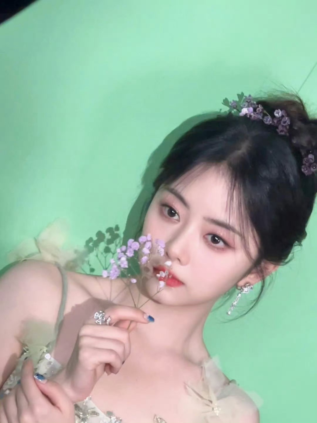 谭松韵谭松韵春禾之上 tsy 谭松韵季三妹“你是我跨越山河万里，携带着芳香也要碰